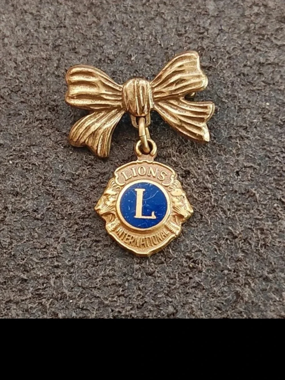 1950s Lions Clubs International Ladies Bow Knot Pin With Dangling Charm